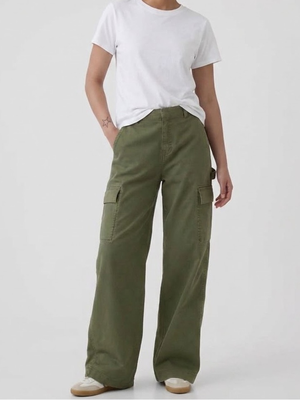 Gap Mid Rise Olive Green Baggy Cargo Khakis, size 4P